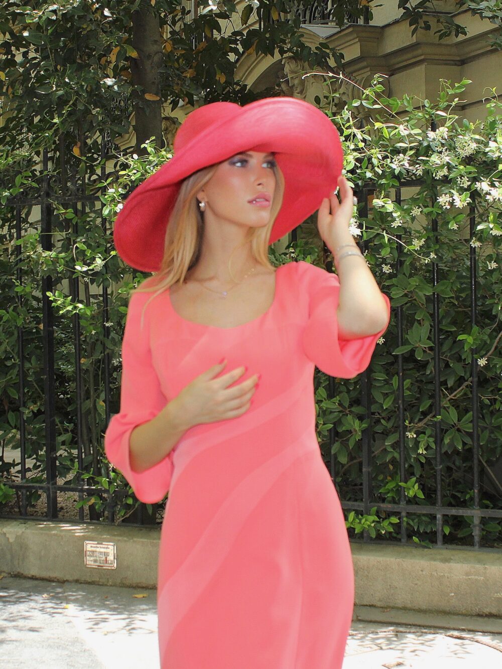 E23-Robe SOIZIE ZUC 719 clémentine et capeline ASCOT rouge 125 coquelicot01